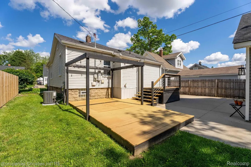 3059 Griffith Avenue Berkley City MI 48072