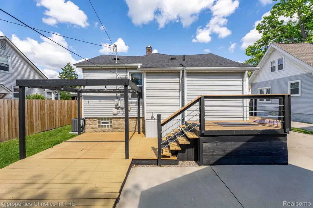 3059 Griffith Avenue Berkley City MI 48072