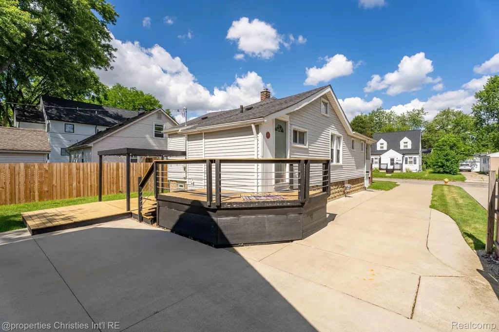 3059 Griffith Avenue Berkley City MI 48072
