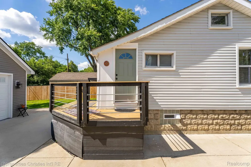 3059 Griffith Avenue Berkley City MI 48072