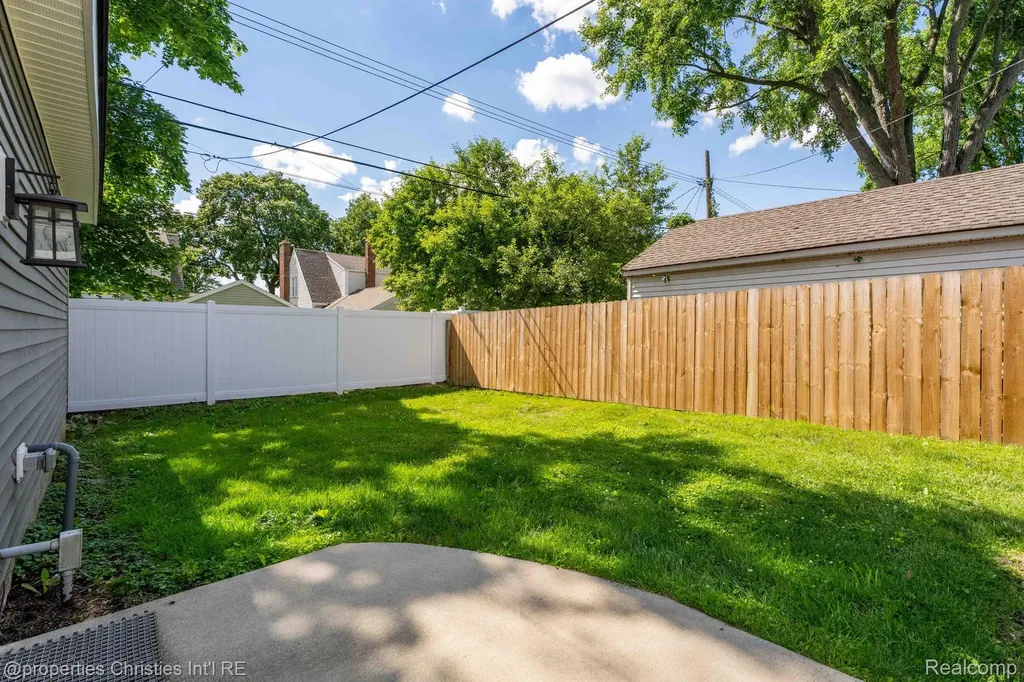 3059 Griffith Avenue Berkley City MI 48072