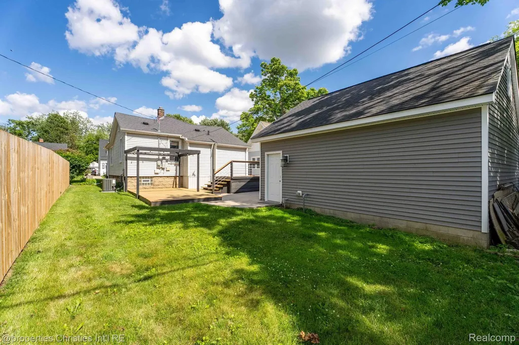 3059 Griffith Avenue Berkley City MI 48072