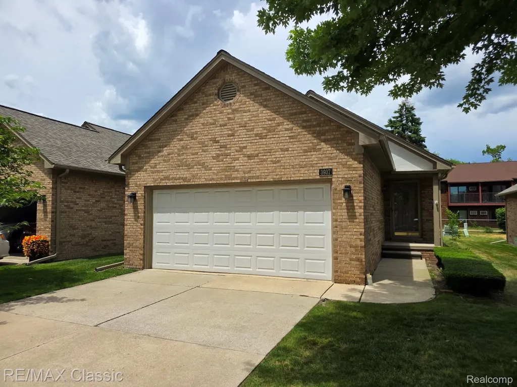 3937 Sunflower Lane Warren City MI 48091