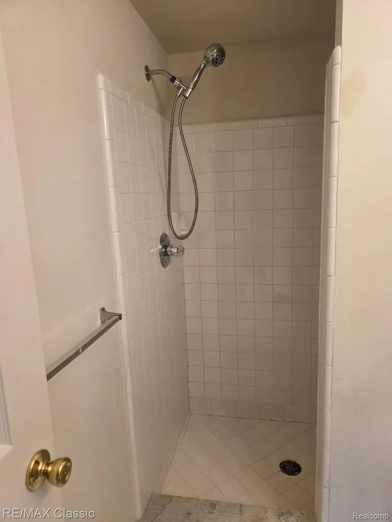 3937 Sunflower Lane Warren City MI 48091