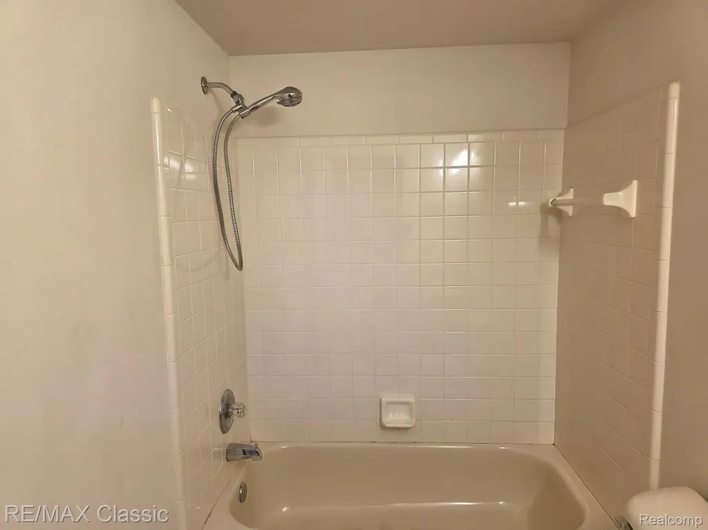3937 Sunflower Lane Warren City MI 48091