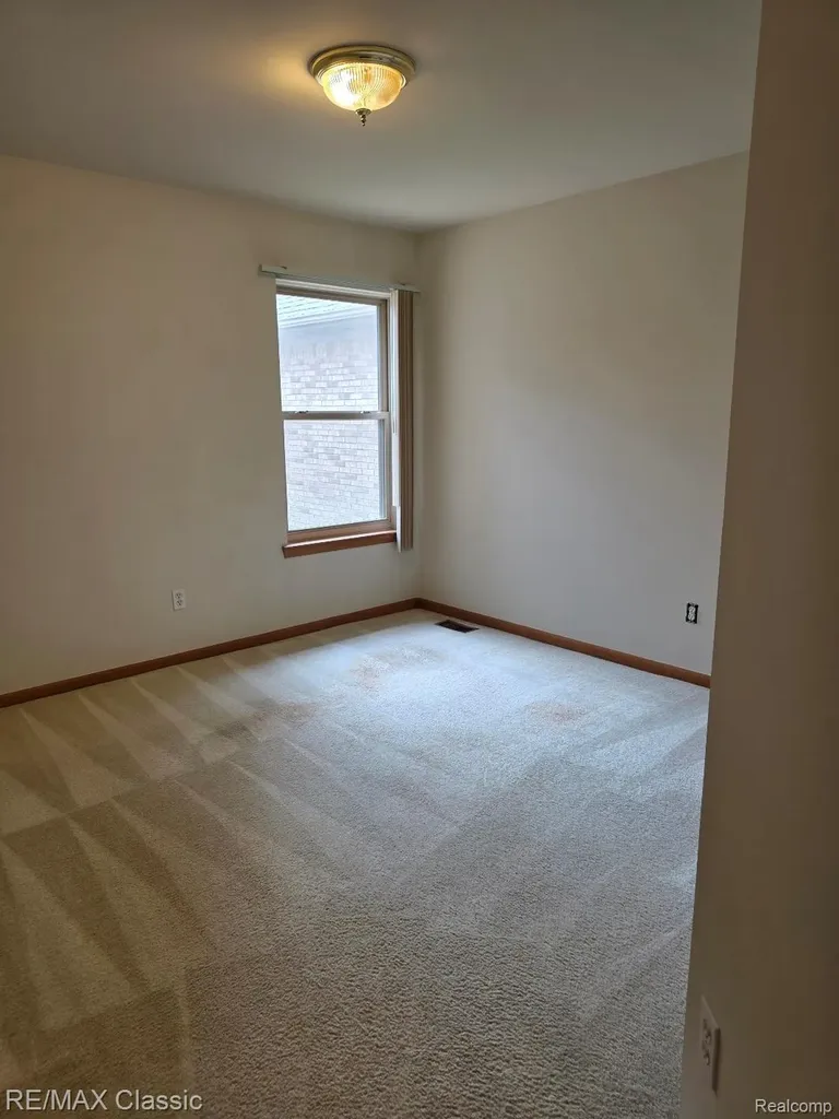 3937 Sunflower Lane Warren City MI 48091
