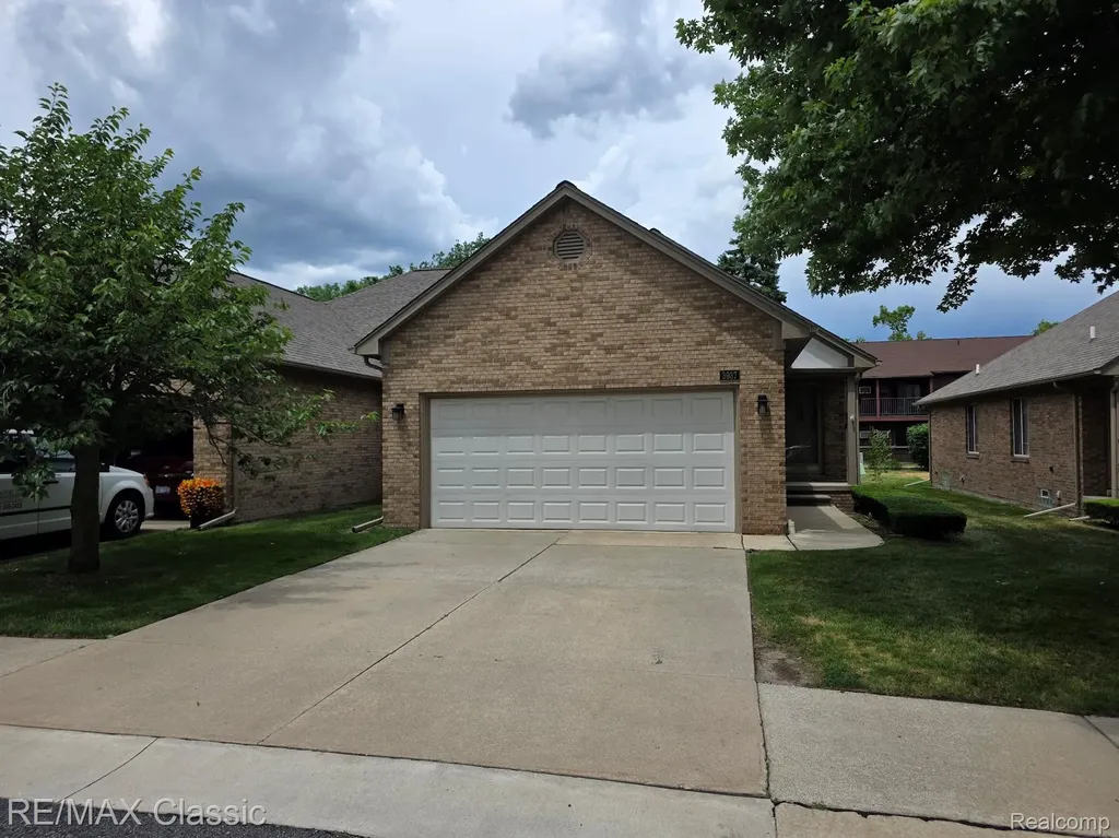 3937 Sunflower Lane Warren City MI 48091