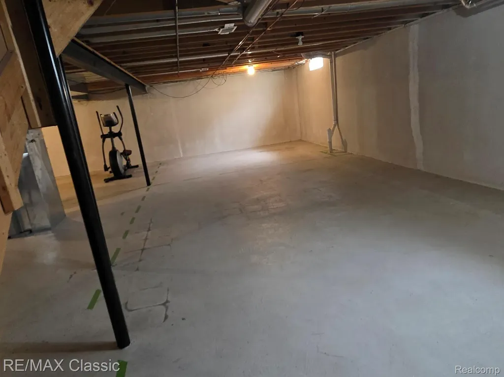 3937 Sunflower Lane Warren City MI 48091