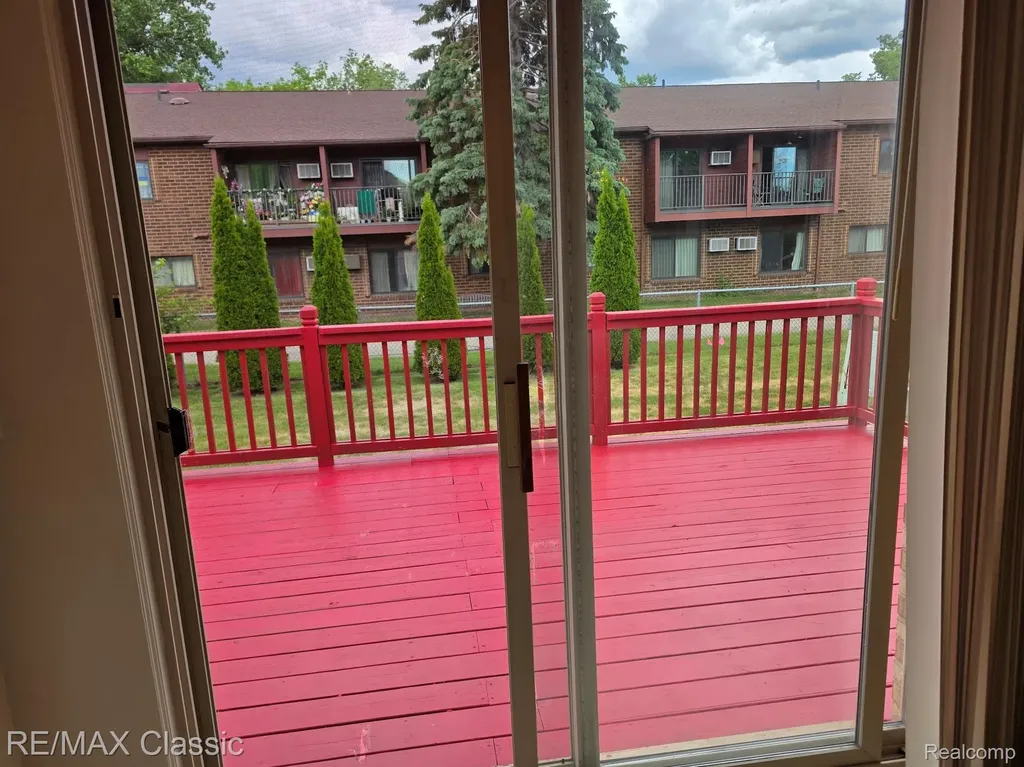 3937 Sunflower Lane Warren City MI 48091