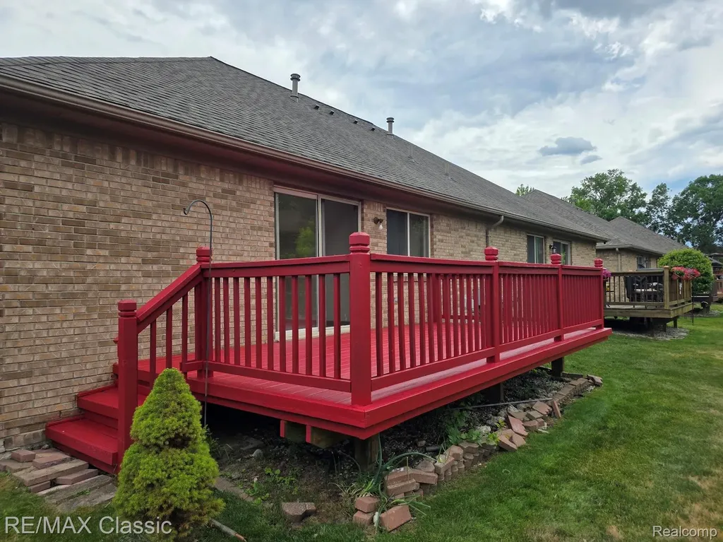 3937 Sunflower Lane Warren City MI 48091