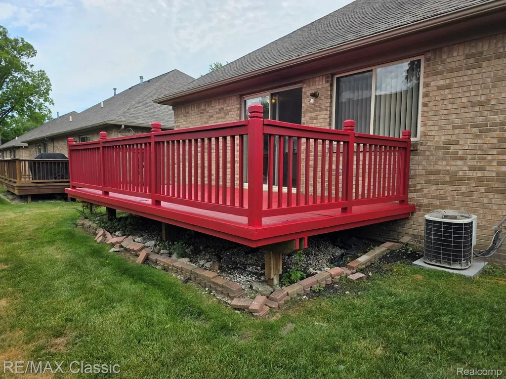 3937 Sunflower Lane Warren City MI 48091