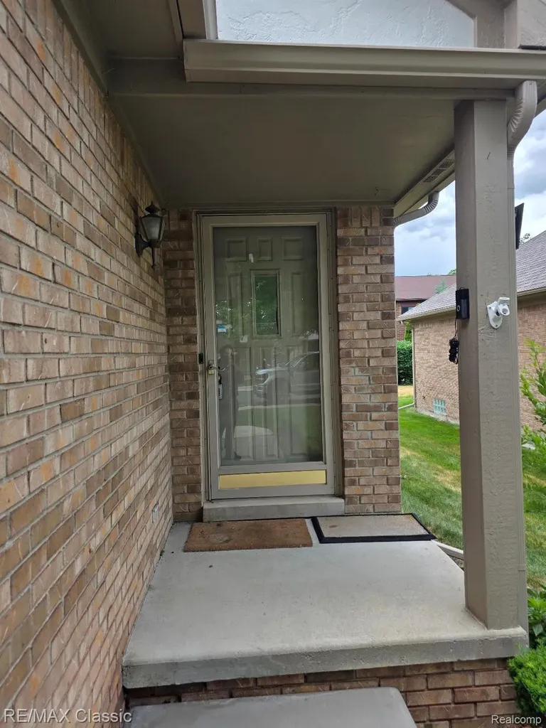 3937 Sunflower Lane Warren City MI 48091