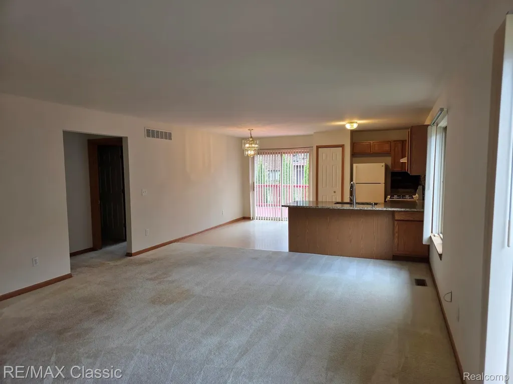 3937 Sunflower Lane Warren City MI 48091