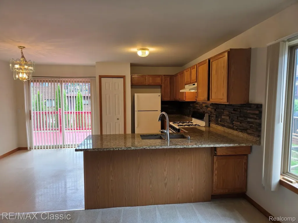 3937 Sunflower Lane Warren City MI 48091