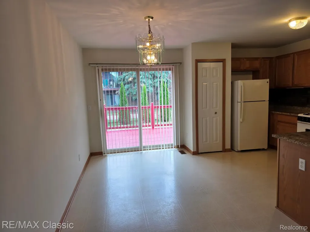 3937 Sunflower Lane Warren City MI 48091