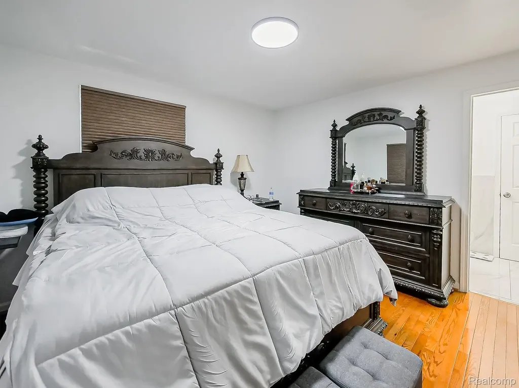 29721 Farmington Road Farmington Hills City MI 48334