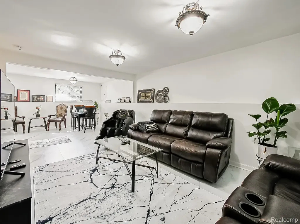 29721 Farmington Road Farmington Hills City MI 48334