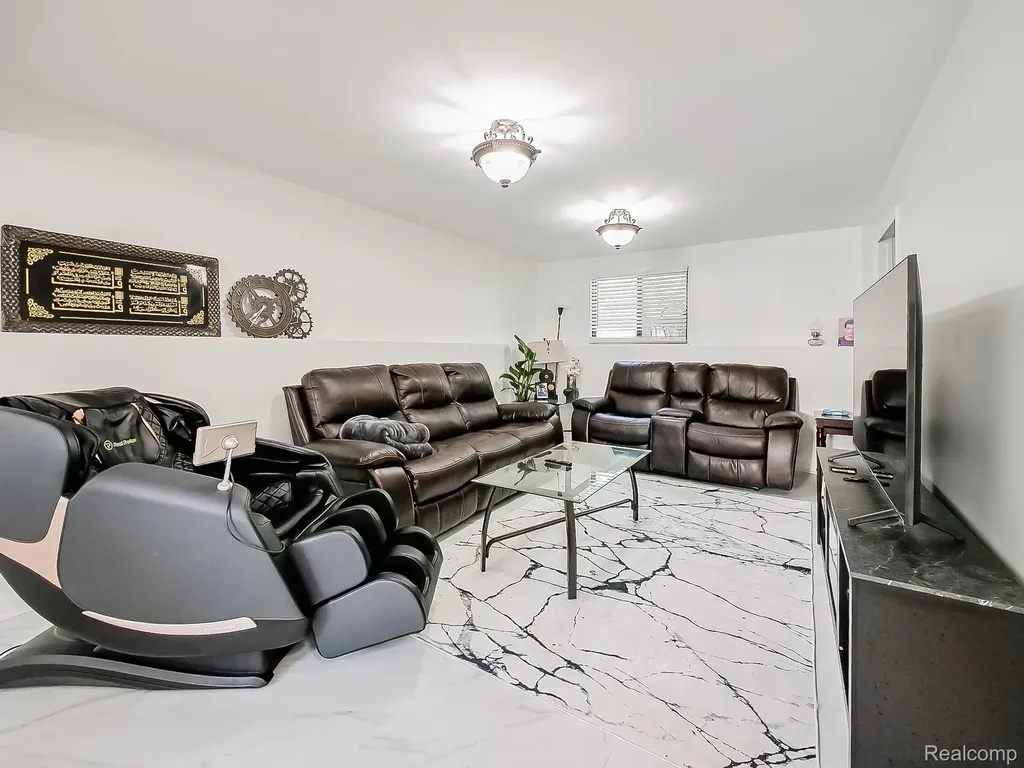 29721 Farmington Road Farmington Hills City MI 48334