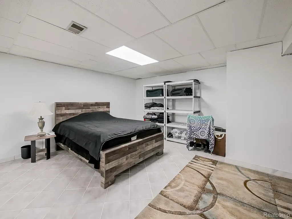 29721 Farmington Road Farmington Hills City MI 48334