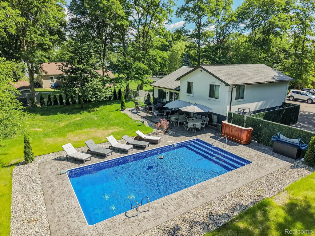 29721 Farmington Road Farmington Hills City MI 48334