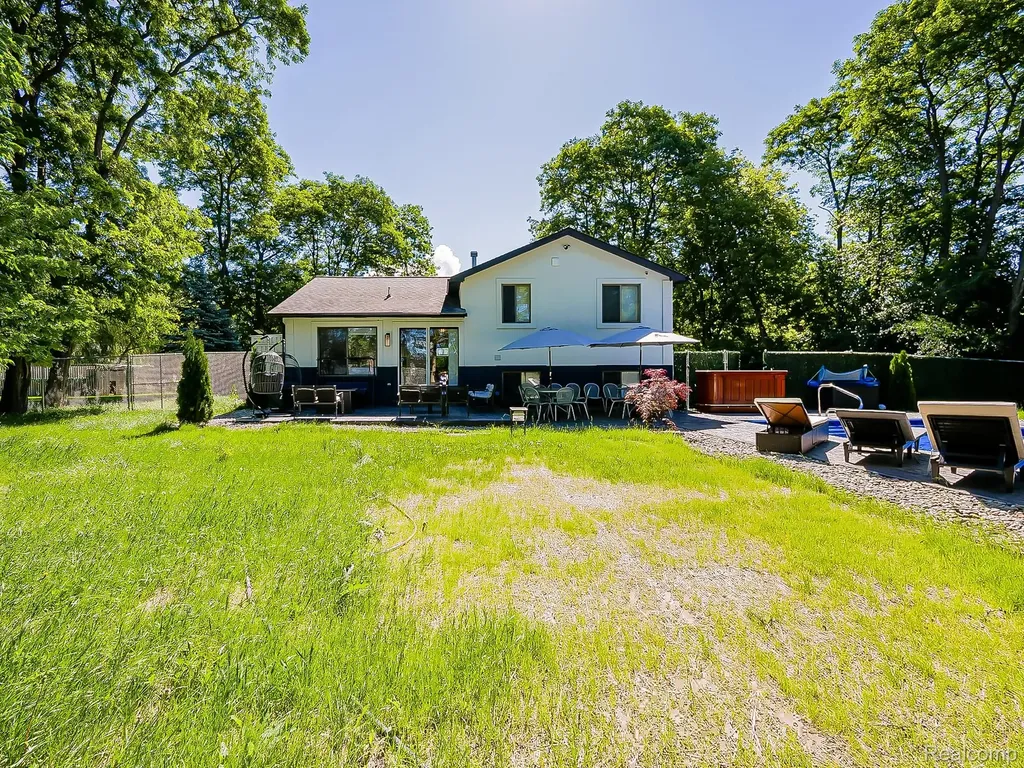 29721 Farmington Road Farmington Hills City MI 48334