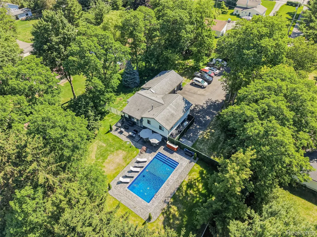 29721 Farmington Road Farmington Hills City MI 48334