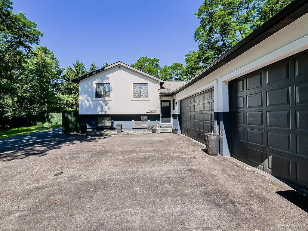 29721 Farmington Road Farmington Hills City MI 48334