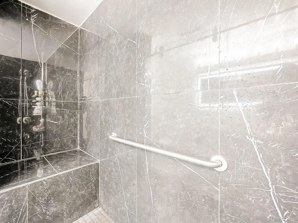 29721 Farmington Road Farmington Hills City MI 48334