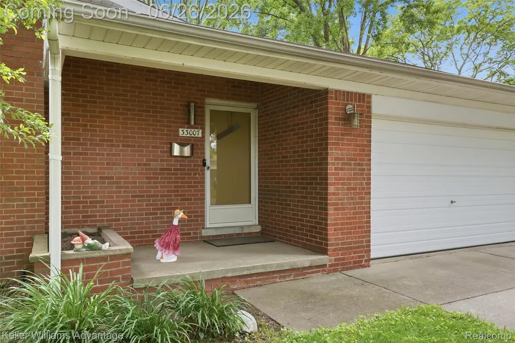 33007 Grennada Street Livonia City MI 48154