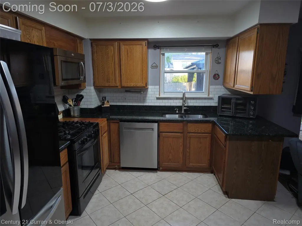 22139 Reinhardt Street Woodhaven City MI 48183