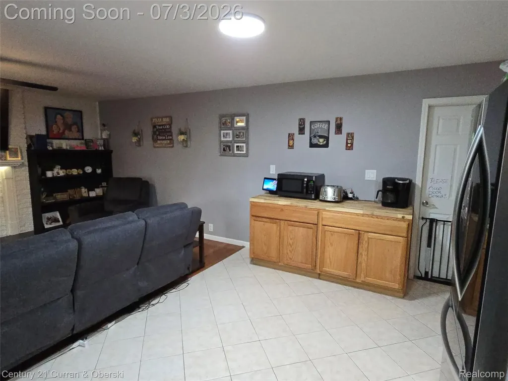 22139 Reinhardt Street Woodhaven City MI 48183