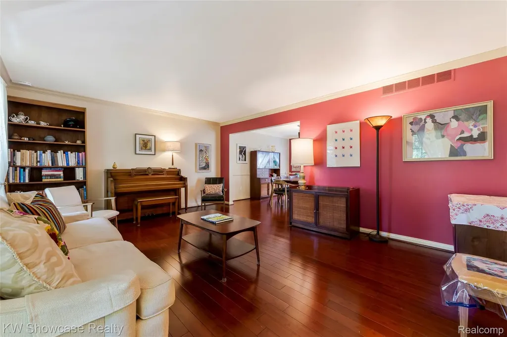 5409 S Piccadilly West Bloomfield Charter Township MI 48322