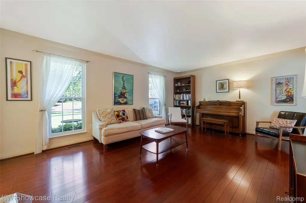 5409 S Piccadilly West Bloomfield Charter Township MI 48322