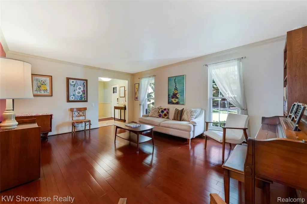 5409 S Piccadilly West Bloomfield Charter Township MI 48322