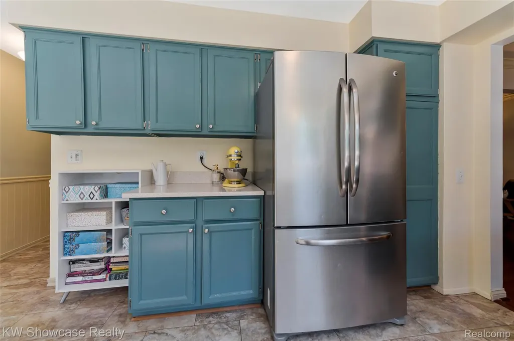 5409 S Piccadilly West Bloomfield Charter Township MI 48322