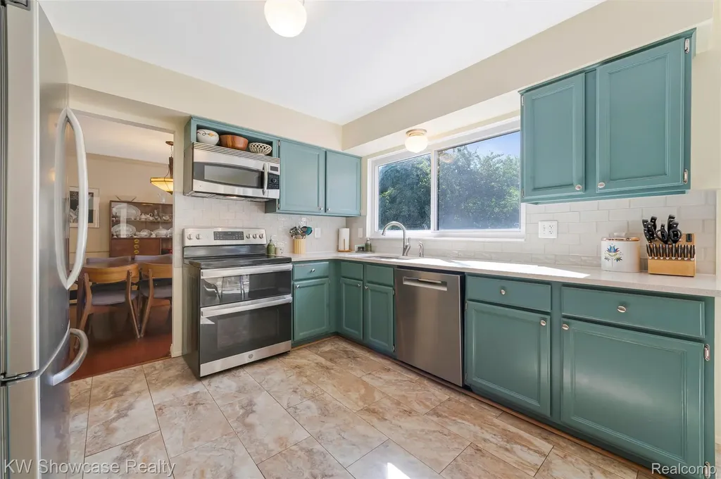 5409 S Piccadilly West Bloomfield Charter Township MI 48322