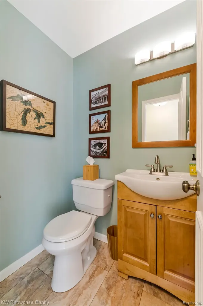 5409 S Piccadilly West Bloomfield Charter Township MI 48322