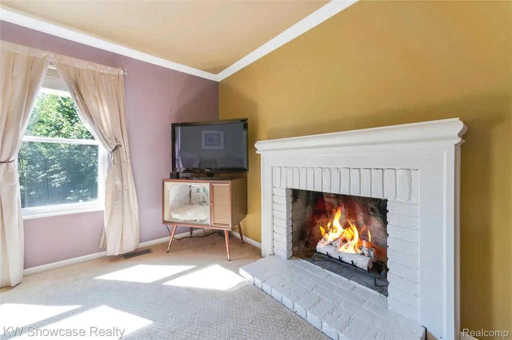 5409 S Piccadilly West Bloomfield Charter Township MI 48322