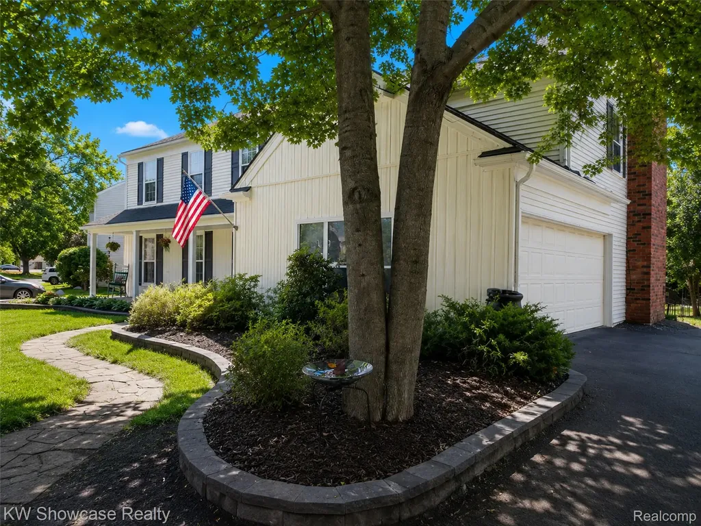 5409 S Piccadilly West Bloomfield Charter Township MI 48322