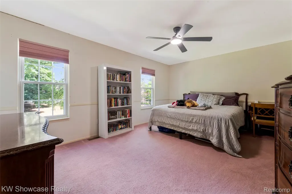 5409 S Piccadilly West Bloomfield Charter Township MI 48322
