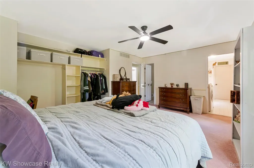 5409 S Piccadilly West Bloomfield Charter Township MI 48322