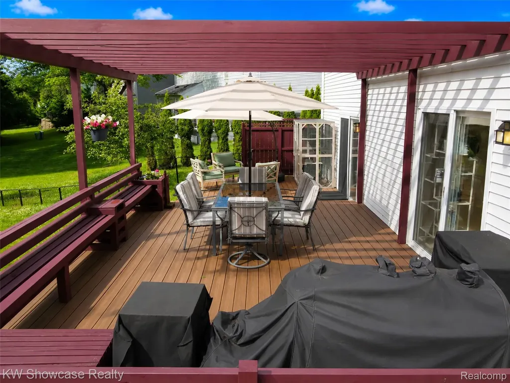 5409 S Piccadilly West Bloomfield Charter Township MI 48322