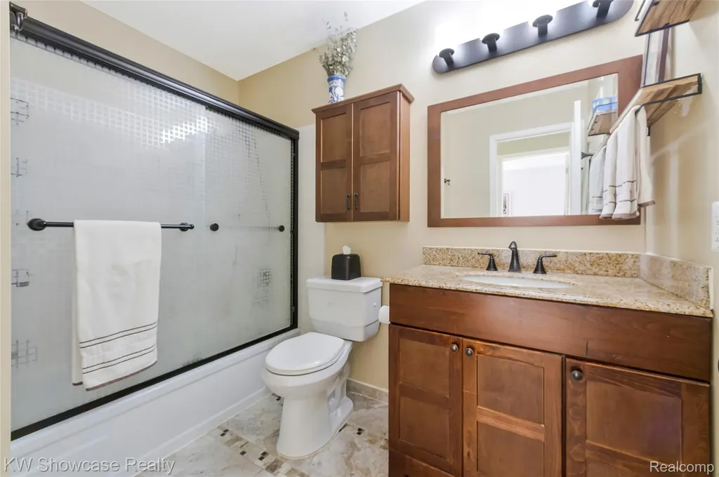 5409 S Piccadilly West Bloomfield Charter Township MI 48322