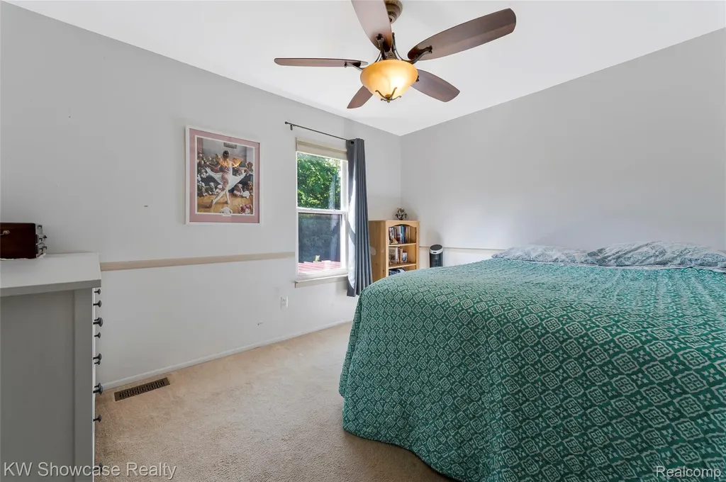 5409 S Piccadilly West Bloomfield Charter Township MI 48322