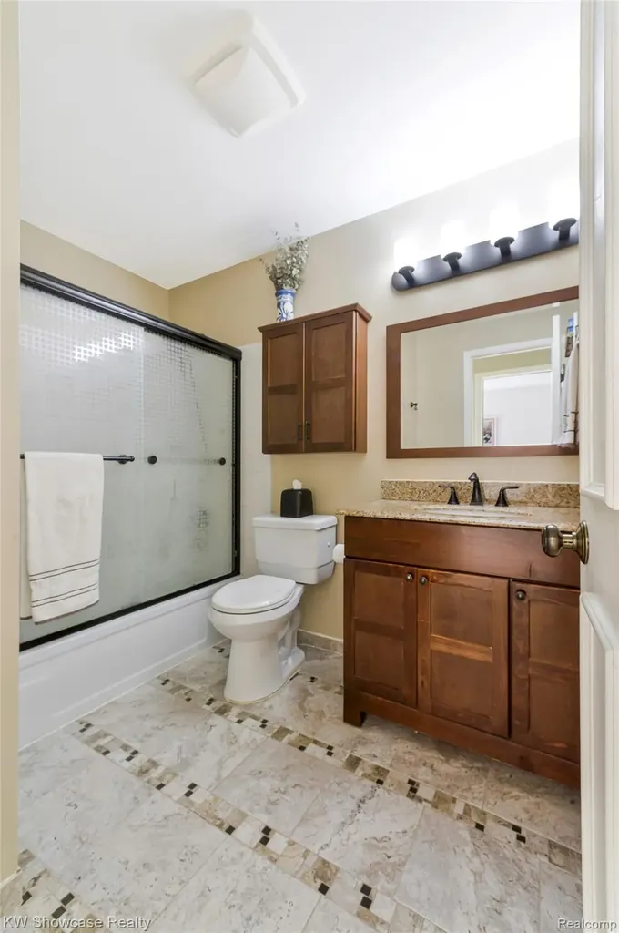 5409 S Piccadilly West Bloomfield Charter Township MI 48322