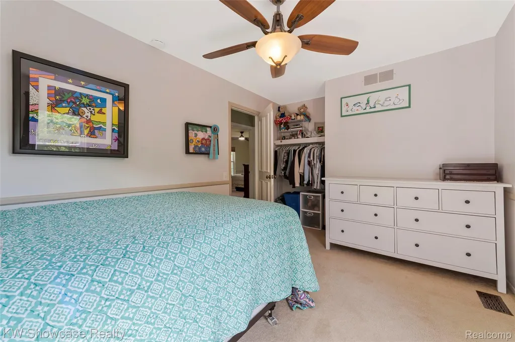 5409 S Piccadilly West Bloomfield Charter Township MI 48322