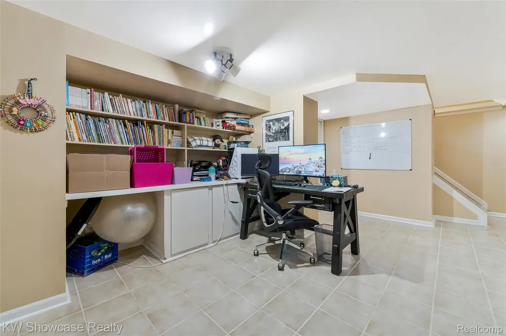 5409 S Piccadilly West Bloomfield Charter Township MI 48322