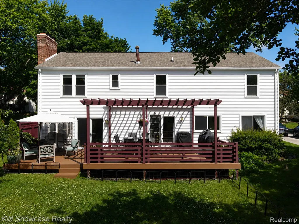 5409 S Piccadilly West Bloomfield Charter Township MI 48322