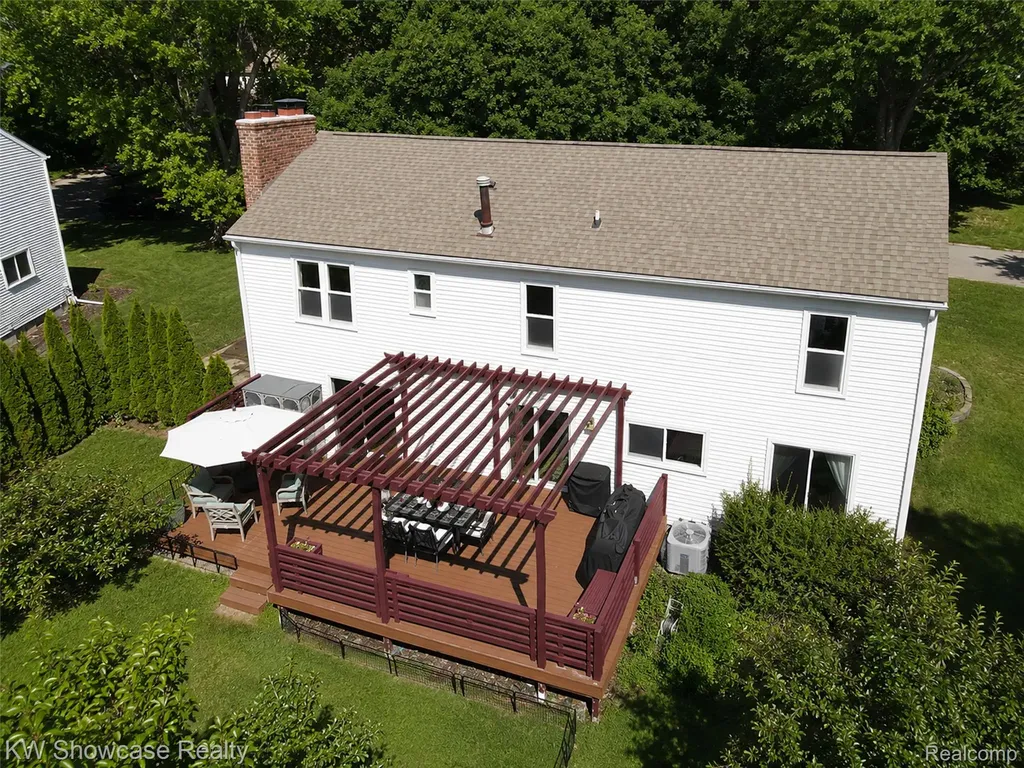 5409 S Piccadilly West Bloomfield Charter Township MI 48322