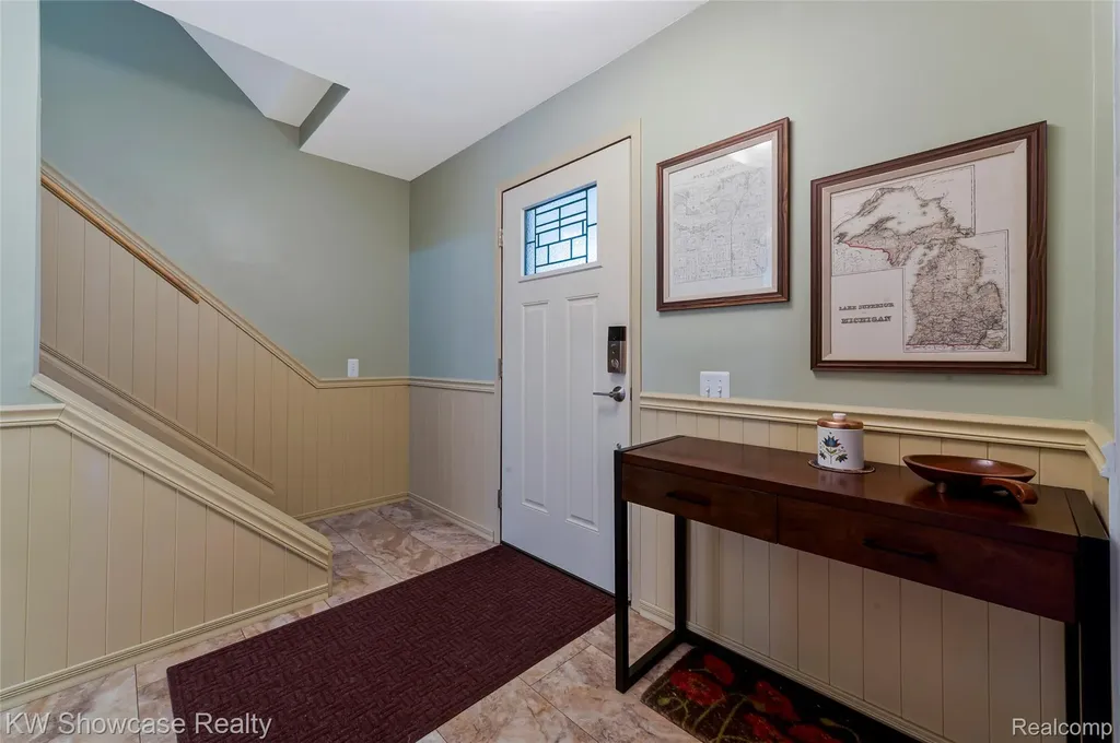 5409 S Piccadilly West Bloomfield Charter Township MI 48322